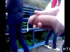 Một cô gái tóc vàng gầy với cặp vú tròn mềm mời gọi anh chàng xé xác cô mà không cần rườm rà, cô thực sự thích con cặc của phim sex hay subviet anh ta. Cô ấy đặt một tia nóng đỏ trong miệng. Khi dương vật cương hết cỡ, nàng ngoan ngoãn nằm ngửa, ngoáy ngoáy đầu trước. Âm hộ của cô gái hẹp và nhỏ.