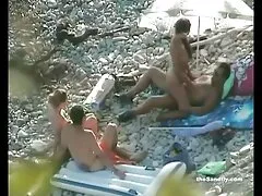 Nhiều người nói rằng người châu Á không quan hệ tình dục. Vì có rất ít nội dung khiêu dâm với họ. Nhưng họ nói chung là sai. Tại sao sau đó họ có rất nhiều con? Họ rất thích làm tình, vì vậy người phụ nữ trẻ châu Á trong video này vuốt ve fim sex phu de mình trước qua quần lót, sau đó hoàn toàn cởi quần áo và vuốt ve toàn bộ cơ thể của mình.