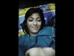 Một cô gái với đôi bông tai lớn khiến một chàng trai trở thành một người đàn ông tuyệt vời, trên nền một lò sưởi tải sex vietsub đang cháy. Chàng trai đã tím tái, vì phấn khích, và người đàn ông hói đỏ này, bắt đầu liếm âm đạo của nàng để đáp lại. Sau đó, em bé cảm thấy tất cả sức mạnh và sự quyến rũ của dương vật của mình với âm đạo của cô.