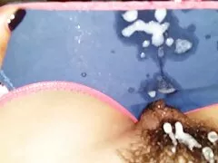Ba thiên thần tóc vàng trong bộ đồ lót trắng gợi cảm và đôi cánh là những tội nhân lớn. Ba người bạn gái tham gia vào phim jav sub nhóm đồng tính nữ. Họ liếm pussies và làm hậu môn, chạm vào âm hộ ngoan ngoãn, liếm dầu mỡ từ ngón tay. Cận cảnh cho thấy cách lưỡi khám phá tất cả các nếp gấp của âm hộ và đáy quần.