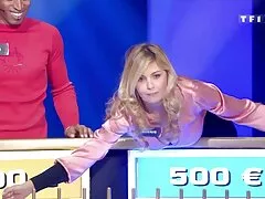 Cô gái tóc vàng xinh đẹp phấn khích và vén váy lên. Cô vuốt ve con cu của mình qua quần lót và rên nhẹ. Tuy nhiên, một chàng trai nghe thấy cô ấy, tham gia với cô ấy và bắt đầu giúp đỡ. Anh ta thủ dâm cô rất tích cực, và ngọt ngào làm cho cô sướng tê người. Tự kích thích, anh đưa cho cô con cặc to và dày của mình để bú. Sau khi thổi kèn, jav sex vietsub người đàn ông chủ động thâm nhập vào âm hộ ẩm ướt của một cô gái tóc vàng xinh đẹp, và bắt đầu chiên cô ấy thật sâu.
