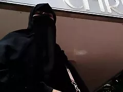 Đi dạo trên phimsexsub moi đường phố St.Petersburg vào ban ngày, các anh chàng đang quay một chương trình trong đó họ muốn chứng tỏ rằng ngay cả vào thời điểm này trong ngày, bạn có thể quay được một con đĩ tử tế, điều quan trọng là bạn phải biết mình cần cung cấp bao nhiêu tiền. Có một cô gái như vậy và chỉ cần một nhà vệ sinh trong quán cà phê để nghỉ hưu với cô ấy là đủ. Anh chàng với một ý định nghiêm túc hôn mông cô, và sau đó đưa 