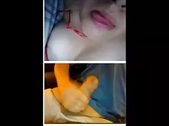 Người phụ nữ đeo phim xes sub kính cận bóp chặt cặp vú nhỏ của mình. Cô xoa khe của mình. Cô ấy thọc ngón tay vào đó. Trong hậu môn, cô ấy trồng một phalos có gân. Phot sẽ không nghĩ rằng gã mọt sách đeo kính cận là một kẻ thích tìm kiếm cảm giác mạnh.