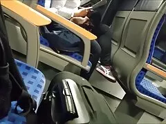 Người mẫu quyến rũ thích tự dâng mình trong mông, cảm nhận cách dương vật của quý ông tiến vào tận sâu trong trực tràng và gây ra những cảm giác dễ chịu ở toàn bộ đáy chậu. Cô ấy không thể kìm lại tiếng rên rỉ từ những cú giật đơn điệu của dương vật và nhẹ nhàng xoa nắn âm vật của mình theo những chuyển động của thành viên nam. Abby Brooks đã nâng mông lên cao nên chỉ cần nhìn thoáng qua là có thể thấy được toàn bộ quá trình đưa dương vật vào. Trước khi sexvietsubcom anh chàng sẵn sàng xuất tinh, cô gái tóc vàng đã trải qua vài lần cực khoái qua đường hậu môn.