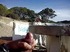 Hai con chó cái vô độ - một cô gái tóc nâu và một cô gái tóc đỏ phát điên vì con cặc cứng của anh ta. Họ sẵn sàng nhét nó vào phim sex loan luan me con vietsub tất cả các lỗ của họ. Trong khi hắn địt một cái vào đít thì cái thứ hai lại tham lam liếm láp dương vật sau hậu môn của bạn gái và hút như cái máy hút bụi. Các cô gái cạnh tranh cho một thành viên nam, thay thế các lỗ của họ dưới nó. Thổi kèn luân phiên, vui vẻ âm đạo và hậu môn, kết thúc nhiều lần.