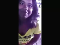 Ồ vâng, bộ ba phim sez sub nóng bỏng, không có những khúc dạo đầu không cần thiết, ngay lập tức bắt tay vào công việc, cụ thể là một cô gái tóc nâu quyến rũ, người hoạt động rất tích cực bằng lưỡi của mình, mang lại cho các chàng trai khoái cảm. Và họ, như nó đã xảy ra, đáp lại niềm vui cho cô ấy, đâm xuyên cô ấy với các thành viên của họ.