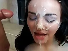 Một cô gái tóc vàng xinh xắn, dáng người cực chuẩn và bộ ngực cỡ 4 vừa cởi đồ sex vietsub phu de trước ống kính, vừa hút thuốc. Cô ấy thể hiện tất cả sự quyến rũ của mình, cởi quần short ngắn của cô ấy và để lộ âm hộ cạo trọc của cô ấy