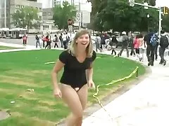 Ba người đàn ông lạ mặt đeo vòng trang phim sex vietsub cổ và dây chuyền và một cô gái trẻ khác thường không kém trong cổ áo và áo nịt ngực đang ở bệnh viện. Cô gái sắp xếp một chiếc 