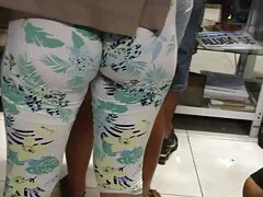 Người phụ nữ châu Á trong trang phục nội y màu đen gợi cảm với chấm bi đỏ ôm mông. Cô sexviet sup ấy lột xác hoàn toàn, và cơ thể của cô ấy toát lên vẻ gợi cảm hoang dã. Cô bắt đầu bú con cặc đang đứng của anh ta, và sau đó thay thế âm hộ ...