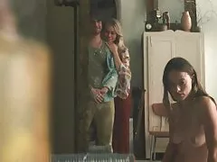 Một phụ nữ trẻ mặc đồng phục có hai người đàn ông cùng một lúc. Cô ấy bú một cái, còn người kia thì thọc tay vào lỗ của cô ấy. Sau đó, cô ấy ngồi trên một trong những vỏ quả. Cô gái đi xe bảnh bao, không quên bú cu cho công dân thứ hai. Bây giờ họ có nó cả trong âm hộ và trong đít. Các lỗ của cô ấy được thiết kế tốt. Sự thâm nhập kép mang lại cho phim jav phụ đề cô ấy khoái cảm tuyệt vời. Một người đàn ông kết thúc trên âm đạo của cô ấy, và sau đó giữ đầu cô gái để tinh trùng của lần thứ hai bắn vào miệng cô ấy.