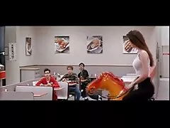 Cô gái tóc nâu đã cùng người yêu đến bãi biển để thư giãn, nhưng thời tiết nổi gió và họ không thể bơi. Thay vì đi biển, cặp đôi nhanh chóng tạo ra những thú vui cho kỳ nghỉ ở biển. Patti Michova khoe bộ ngực khủng và yên vị để tắm nắng. Người đàn ông đầu tiên yên vị bên cạnh cô, nhưng sau đó muốn sử dụng cơ jav vietsub hay thể của cô ngay trên bãi biển rộng mở. Anh ta đặt đối tác của mình nằm nghiêng và xông vào âm đạo chặt chẽ với một thành viên, không hề ngượng ngùng trước những người qua đường hoặc những người đi nghỉ.