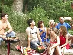 Cô gái tóc nâu quyến rũ với làn da phimsetsub trắng như pha lê đã chán ngủ với chính mình, đi ngủ mỗi đêm với máy rung. Cô khẩn trương tìm một anh chàng trên trang web hẹn hò có con cặc to và dày. Để sưởi ấm cho người bạn tri kỷ của mình, Veronica Wayne đã dùng tay và cái miệng nóng bỏng. Chà, khi người đàn ông đẹp trai da trắng hoàn toàn trở nên mạnh mẽ hơn, người châu Âu phải dốc hết sức chuyên tâm cho những cú đâm của một dương vật dày cộp. Từ những cái vuốt ve thân mật như vậy, cô gái thậm chí còn có một luồng nước mắt.