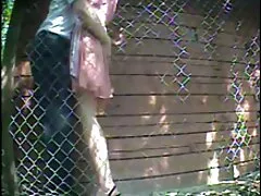 Một cô gái tóc vàng dễ thương ngồi trên đi văng và khoe quần lót của mình cho một người đàn ông da đen to lớn. Cô gái tiếp cận anh chàng và bắt đầu bú con cặc to lớn màu đen của anh ta. Và sau đó anh ấy làm cho sex moi vietsub cô ấy ngọt ngào và chơi với lưỡi của mình trên âm vật của cô ấy. Anh chàng đi vào âm đạo của cô gái với con cặc to lớn của mình và cô ấy rên rỉ. Cô ấy ngồi trên đầu anh ta và vì vậy họ có quan hệ tình dục nhanh chóng.